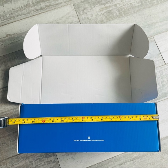 Vince Camuto Shoe Box Empty For your Gift Wrap - Picture 12 of 13